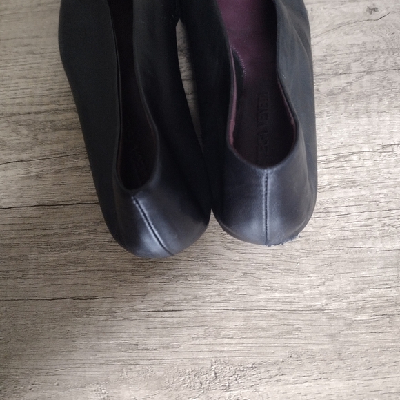 BOTTEGA VENETA Black soft leather scoop front pointed toe flats EU 37.5 - Picture 9 of 9
